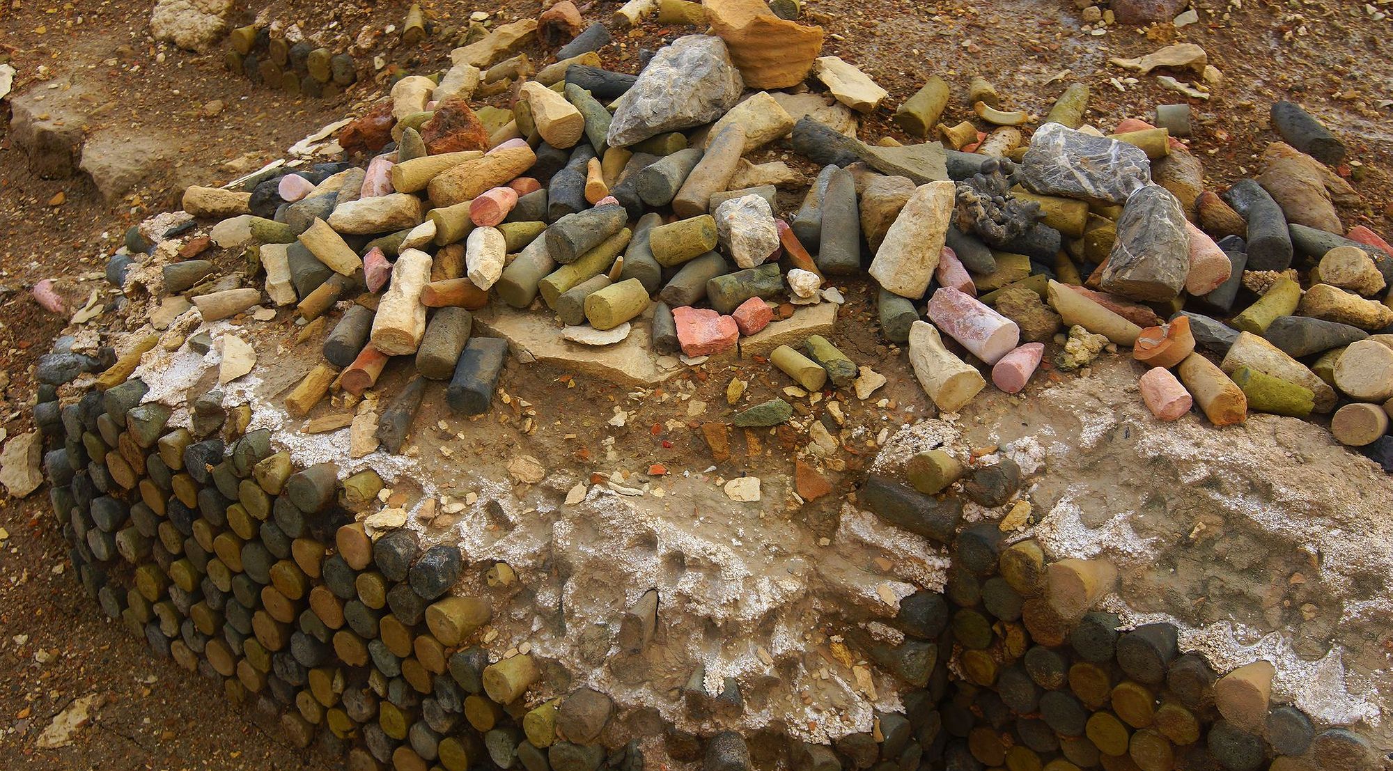 Глиняная конусная мозаика в Уруке