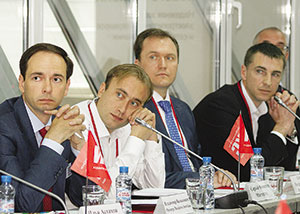 В. ВАЛЬКОВИЧ (Orange Business Services), С. ФОМИЧЕВ («Мастертел»), А. ПОДРЯБИННИКОВ И Д. НЕЛЮБОВ («Русские Башни»)