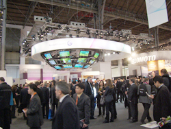 Конкуренты рядом,  в преддверье сотрудничества. 