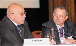 Г.П.Воронин и Ю.М.Мхитарян